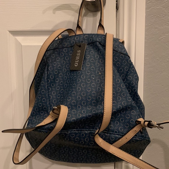 Guess backpack - Picture 2 of 3